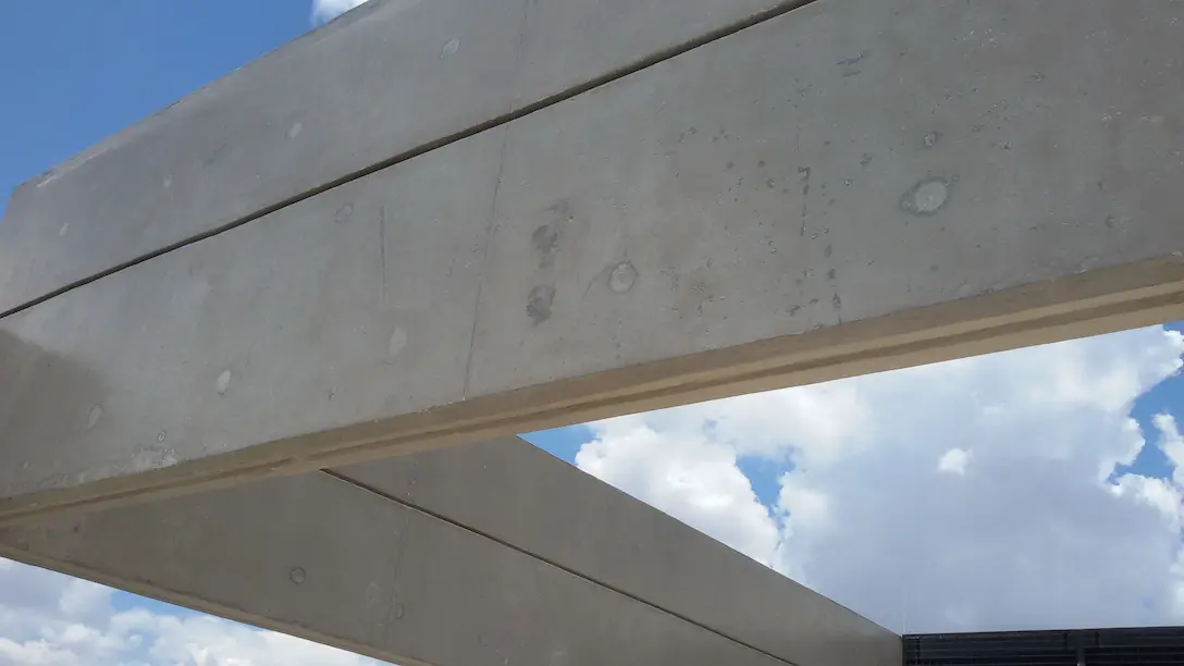 Detalhe de estrutura comercial em concreto