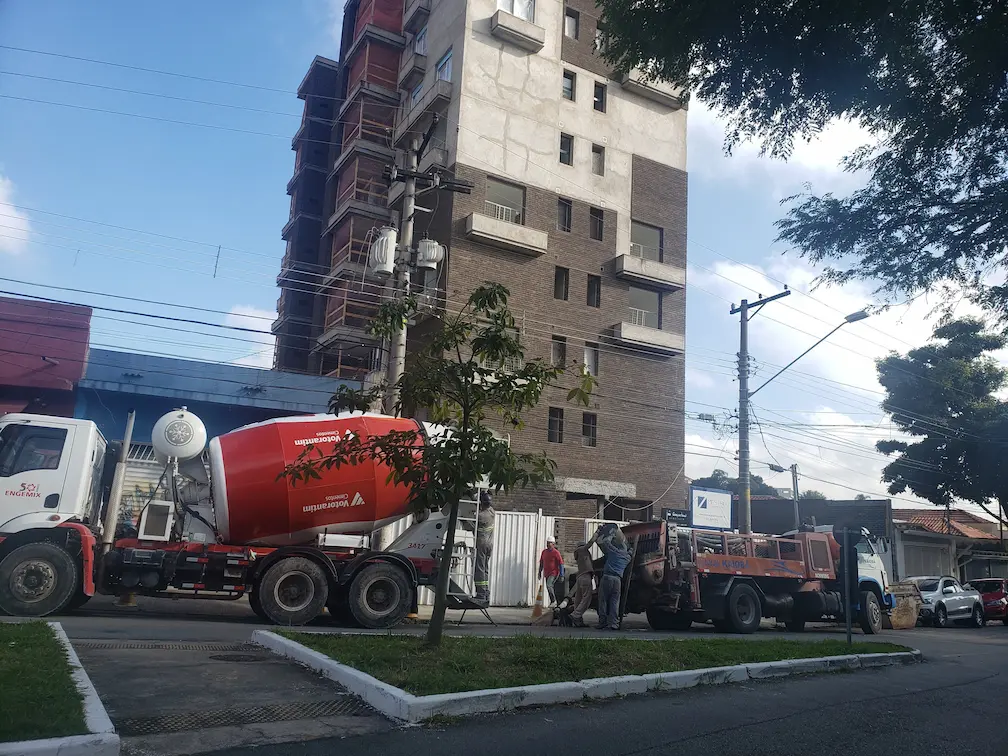Edificação residencial em construção